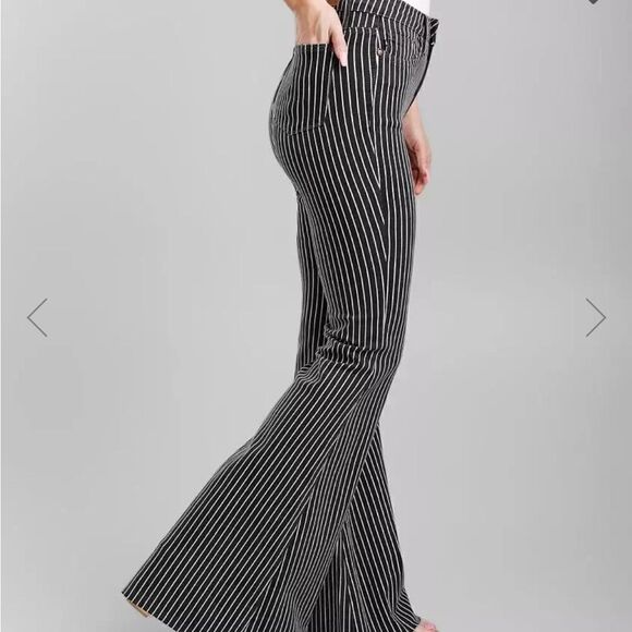 Judy Blue® Ultra High Rise Super Flare Jean 25 - Picture 1 of 16